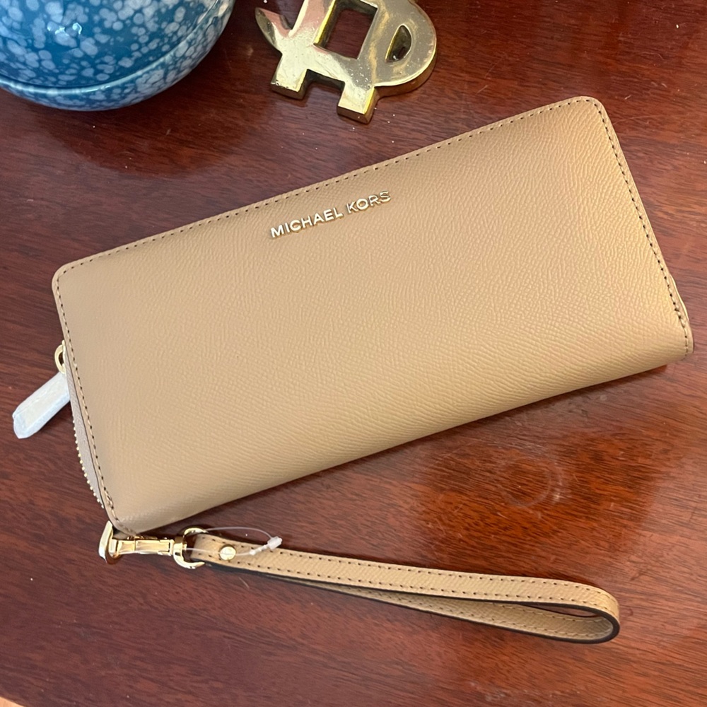 Michael Kors Camel Jet Set Continental Wristlet Clutch Wallet - Picture 1 of 4